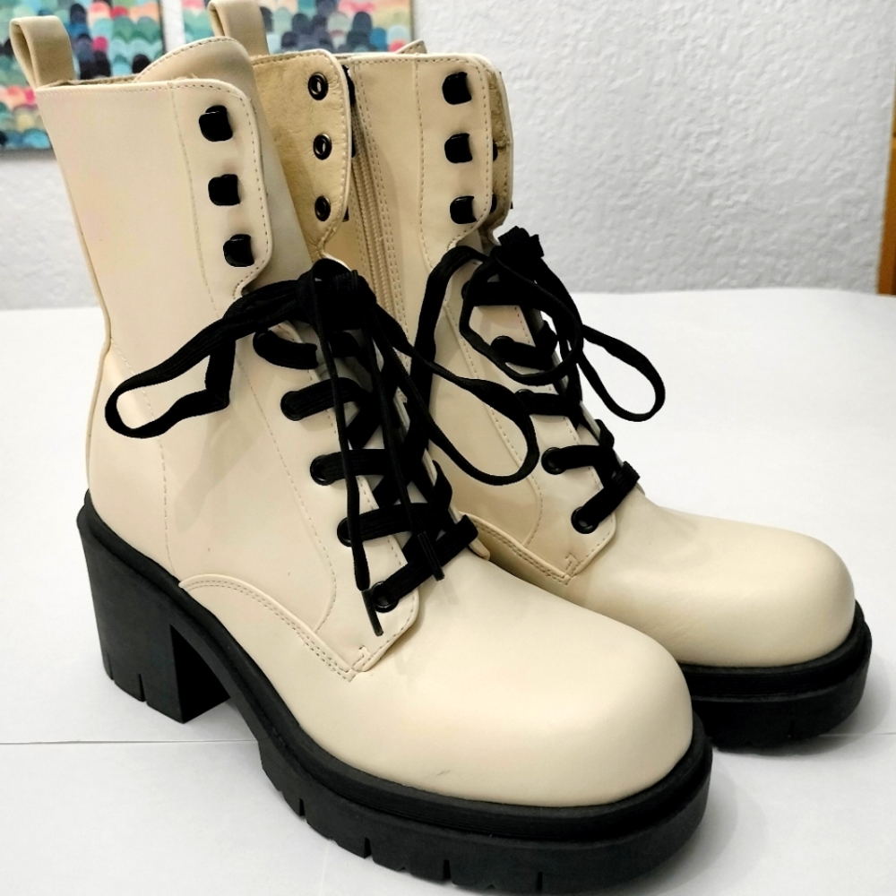 Nine West Juna3 Ivory Lace Up Chunky Block Heel Rounded Toe Combat Ankle Boots.